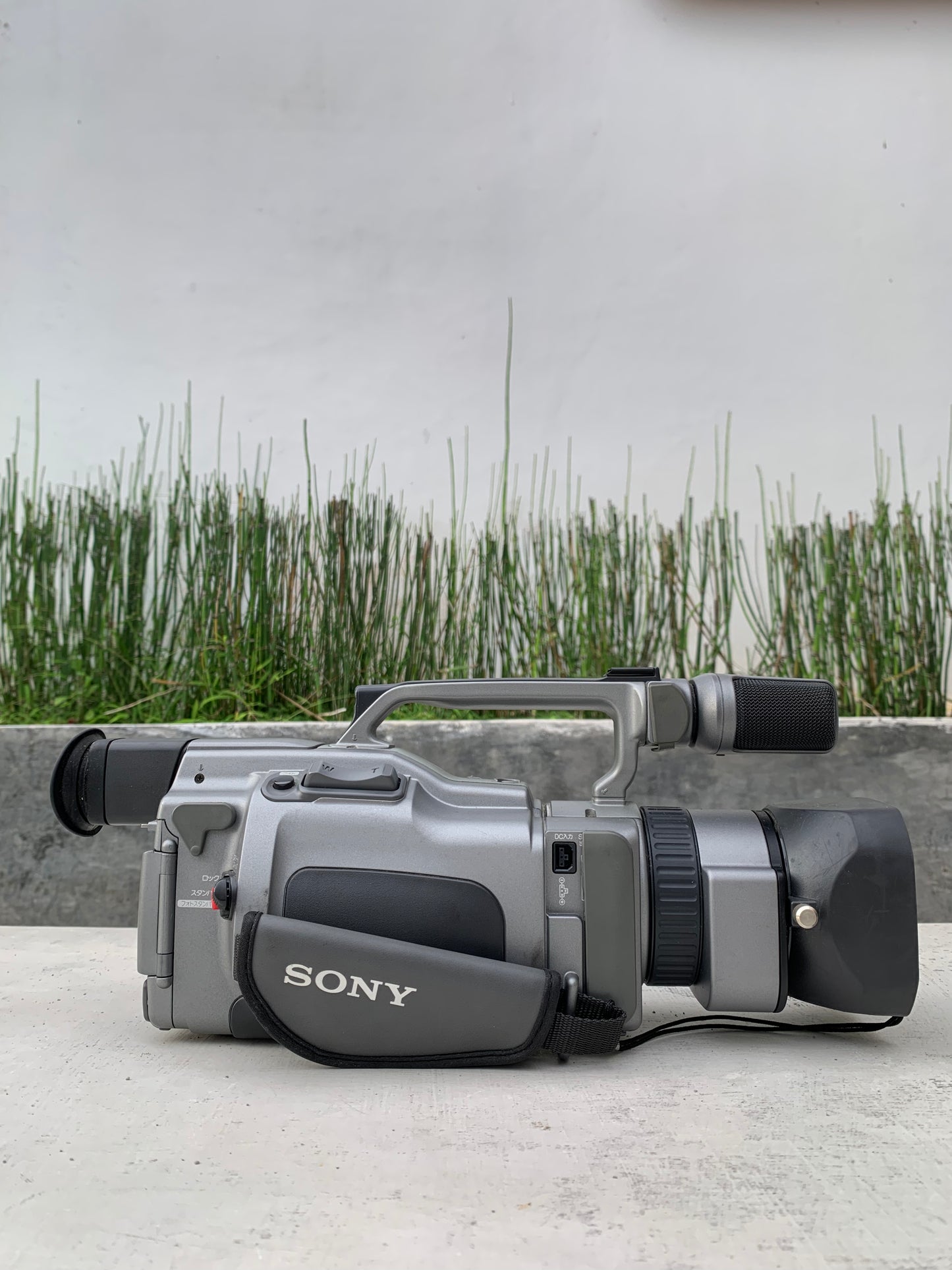 Sony VX1000 ( blury when in low light )
